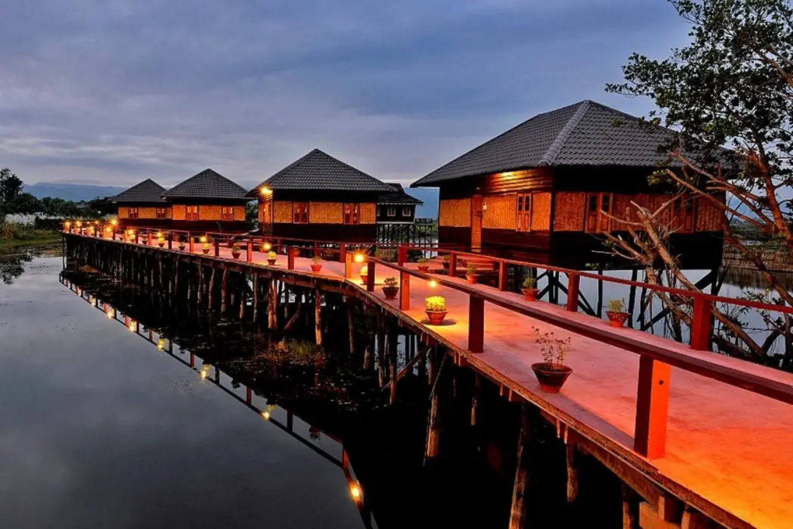 Shwe Inn Tha Floating Resort Hotel