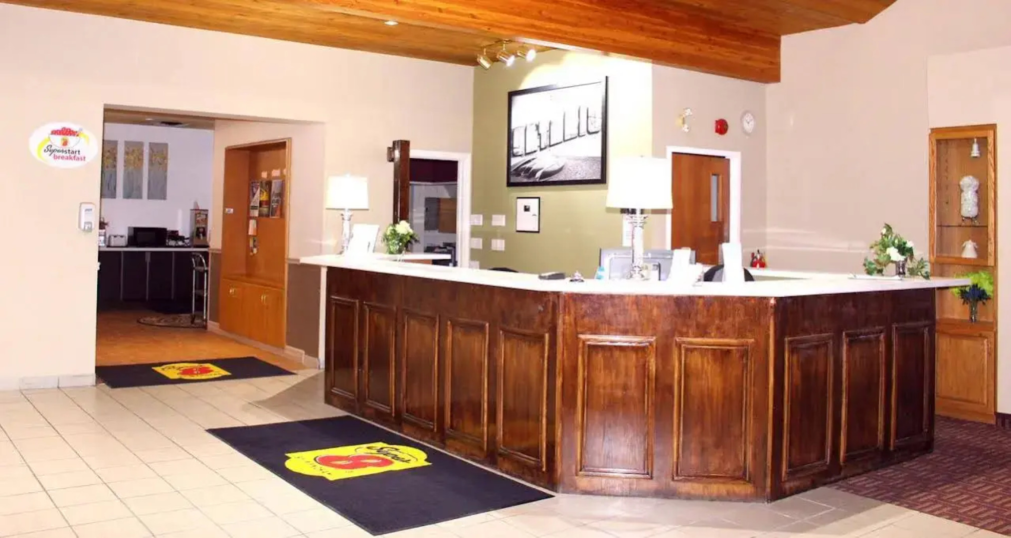 Jolly Roger Inn & Resort