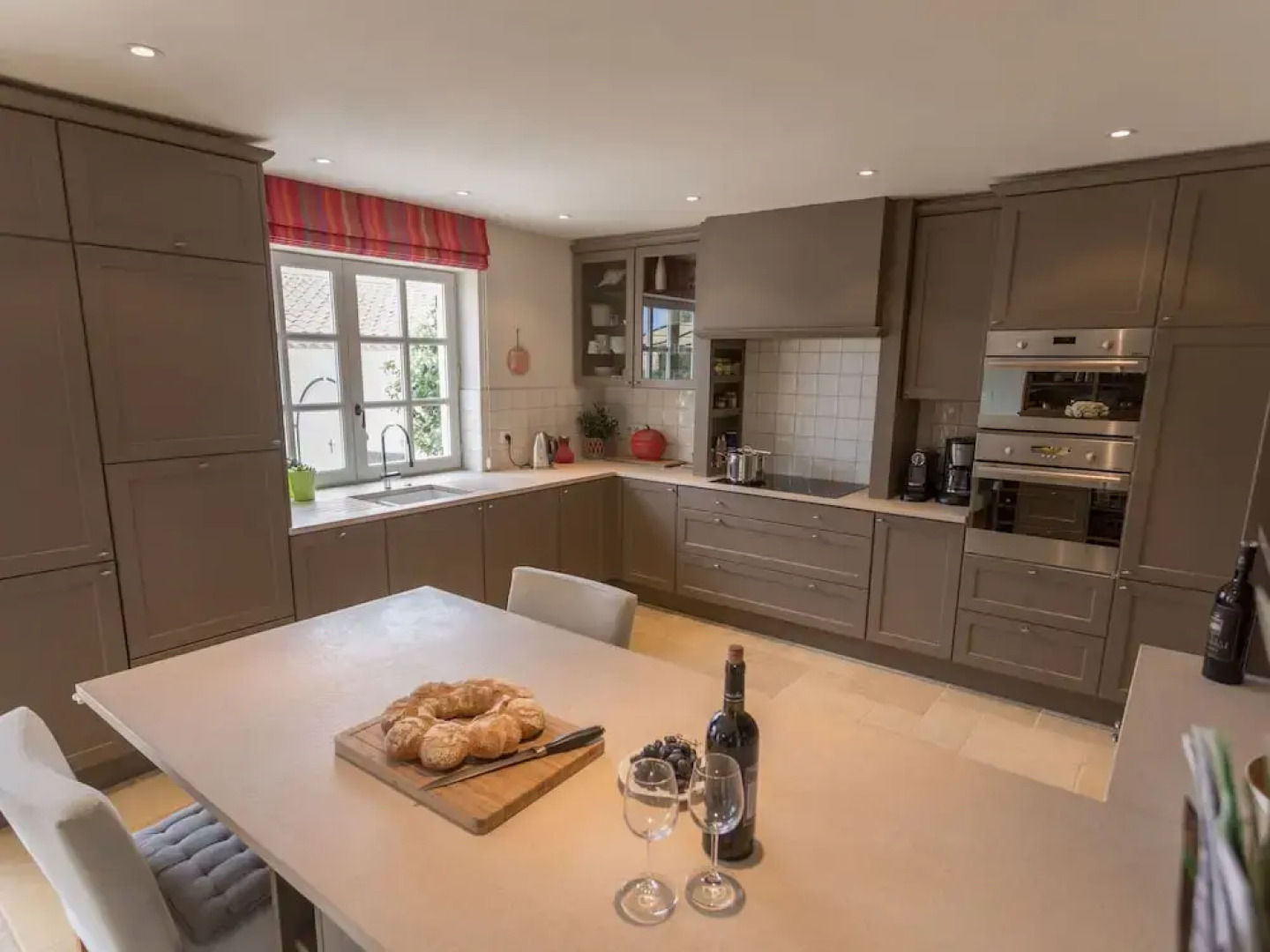 Stunning Villa With Heated Private Swimming Pool in Peaceful Location