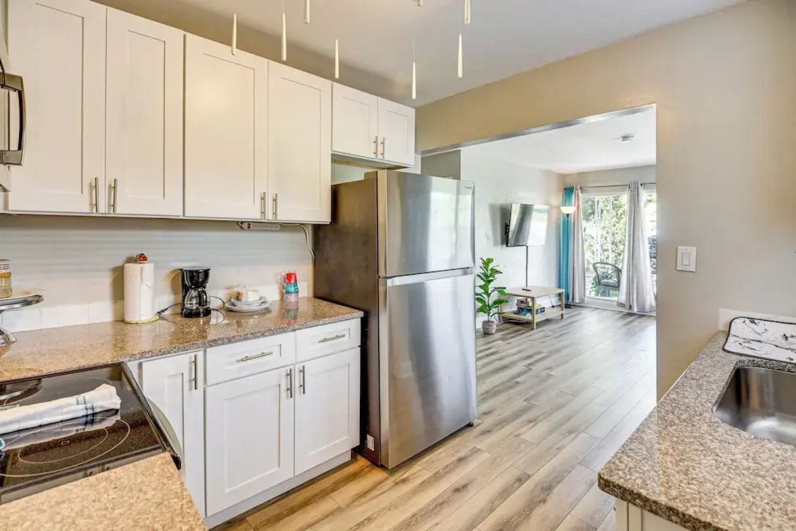 4 Mi to Daytona Boardwalk & Beaches: Cute Cottage