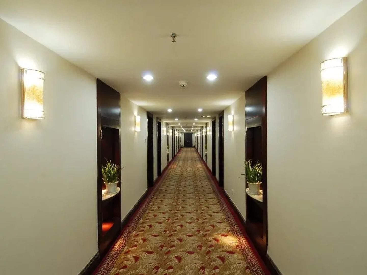 Shihe Hotel Xinyang