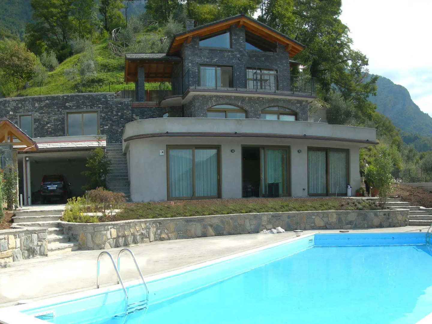 Sumptuous and panoramic Lake Como villa.