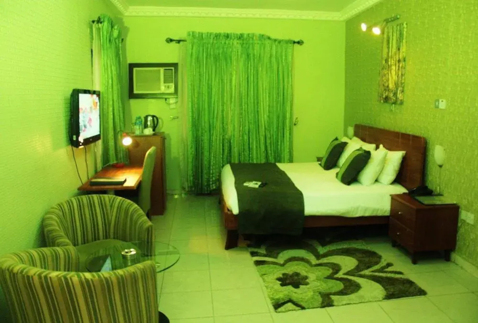 De-vine Plus Hotel and Suites