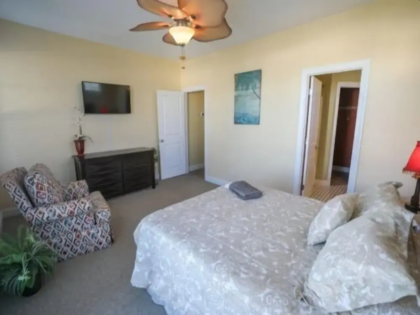 Sandy Bottoms - Relax, Unwind, And Enjoy All The Beach Has To Offer 3 Bedroom Home by Redawning