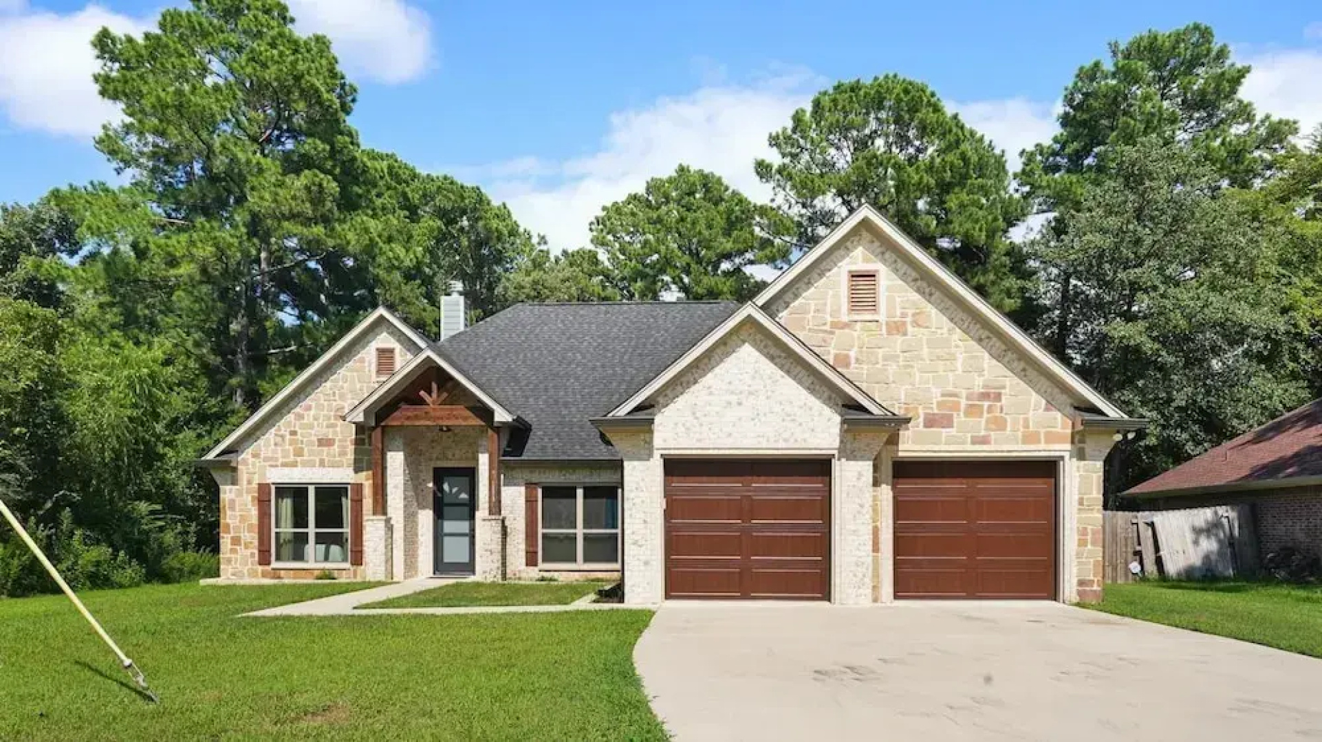 Towering Pines - 3 Beds, Near Lake, Huge Backyard