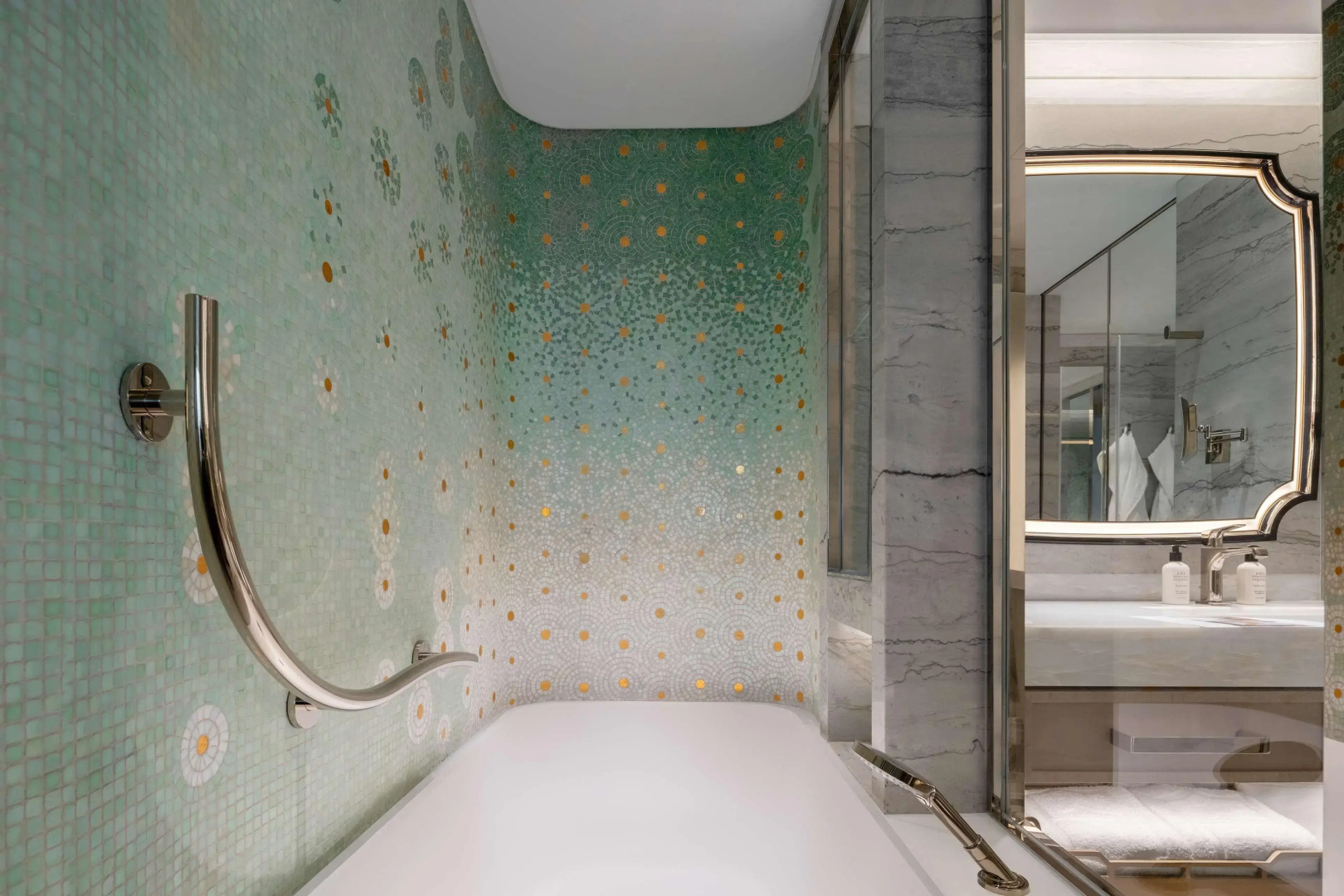 Island Shangri-La, Hong Kong