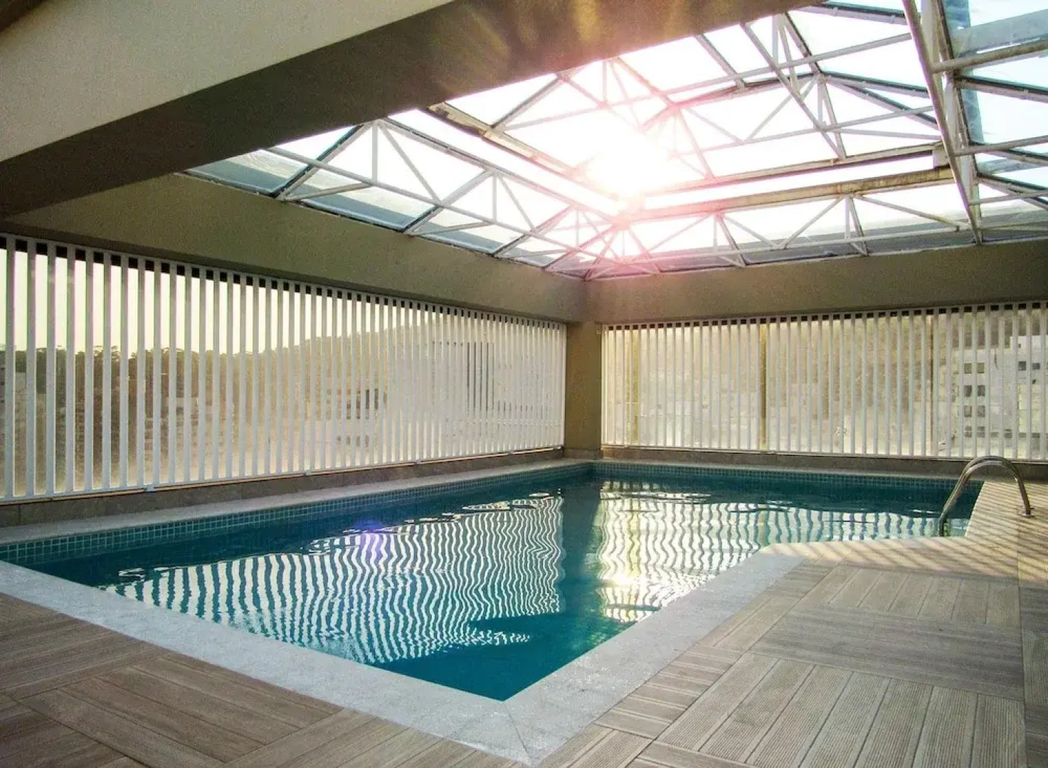 Timo Apto a 200m - Praia das Pitangueiras Guaruj