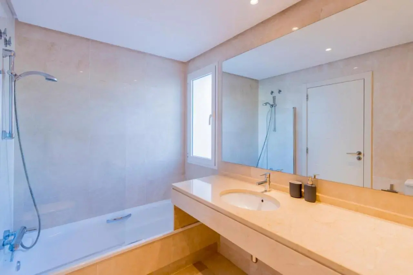 AL-321 Penthouse 3 bedrooms Alcazaba Lagoon