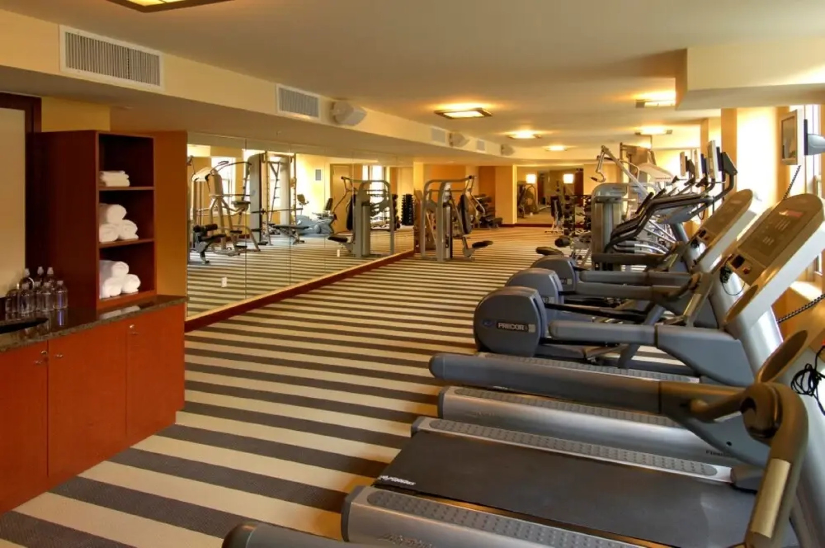 Global Luxury Suites at Harbor East