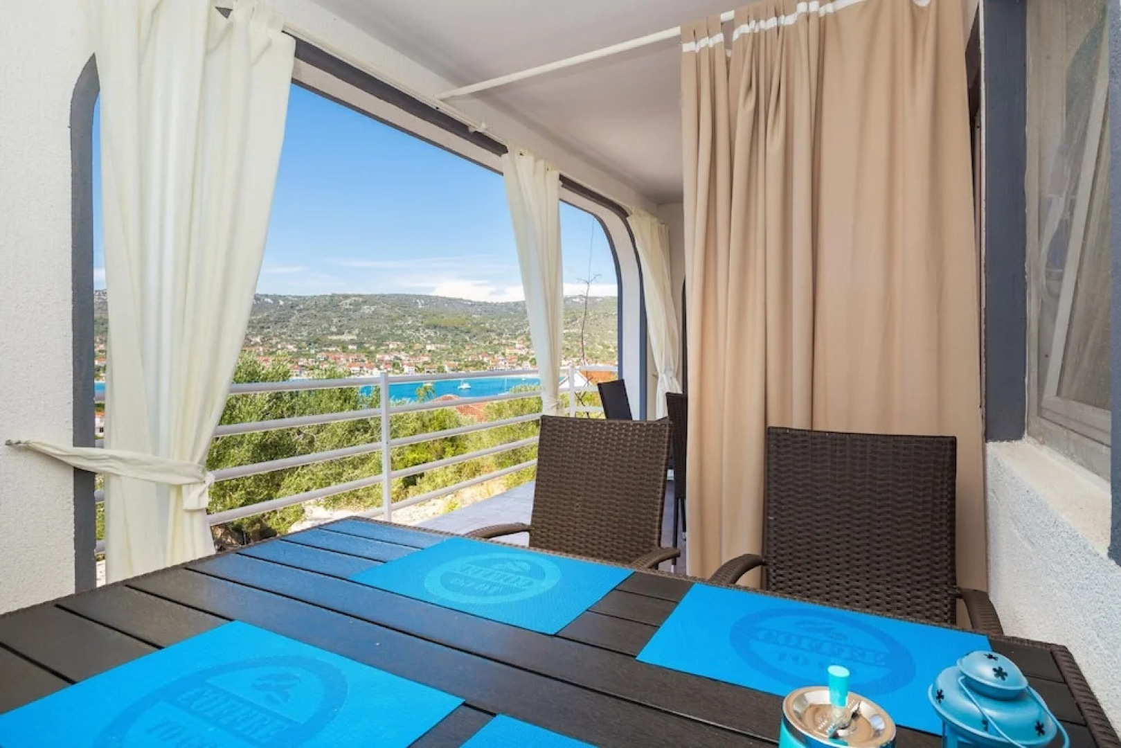 A4 - Modern apt w. Terrace, 3 min Walk to Beach