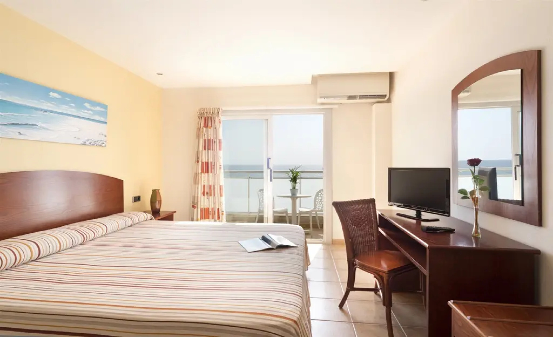 Отель 4R Miramar Calafell