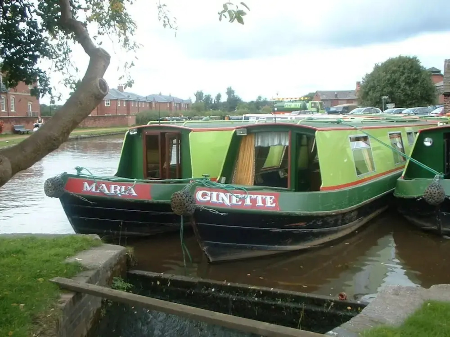 Stone - Boat - Sleeps 2 - Pet Friiendly- 85ws