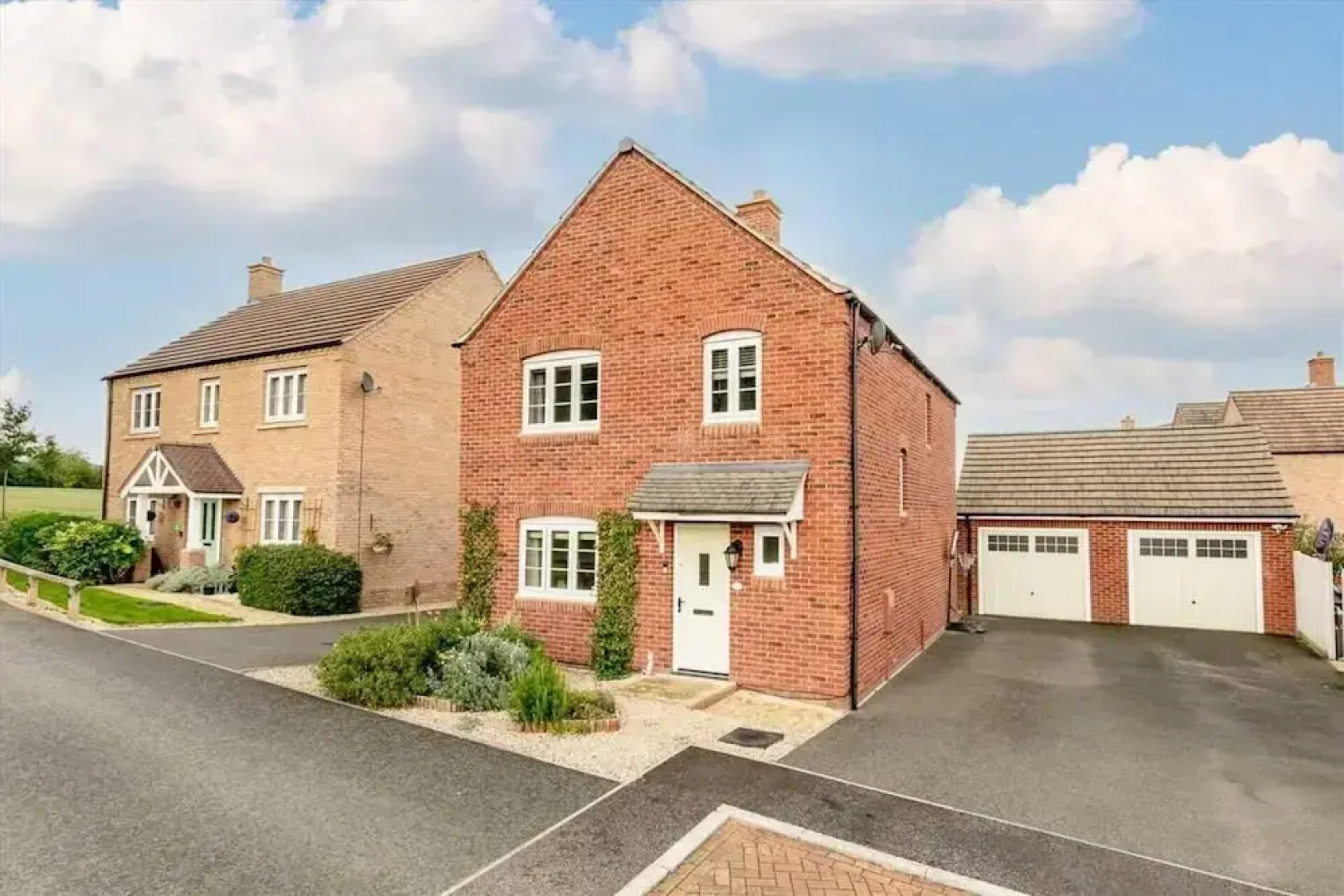 Detached 4 Bed-ultrafast Wifi,garden,free Parking