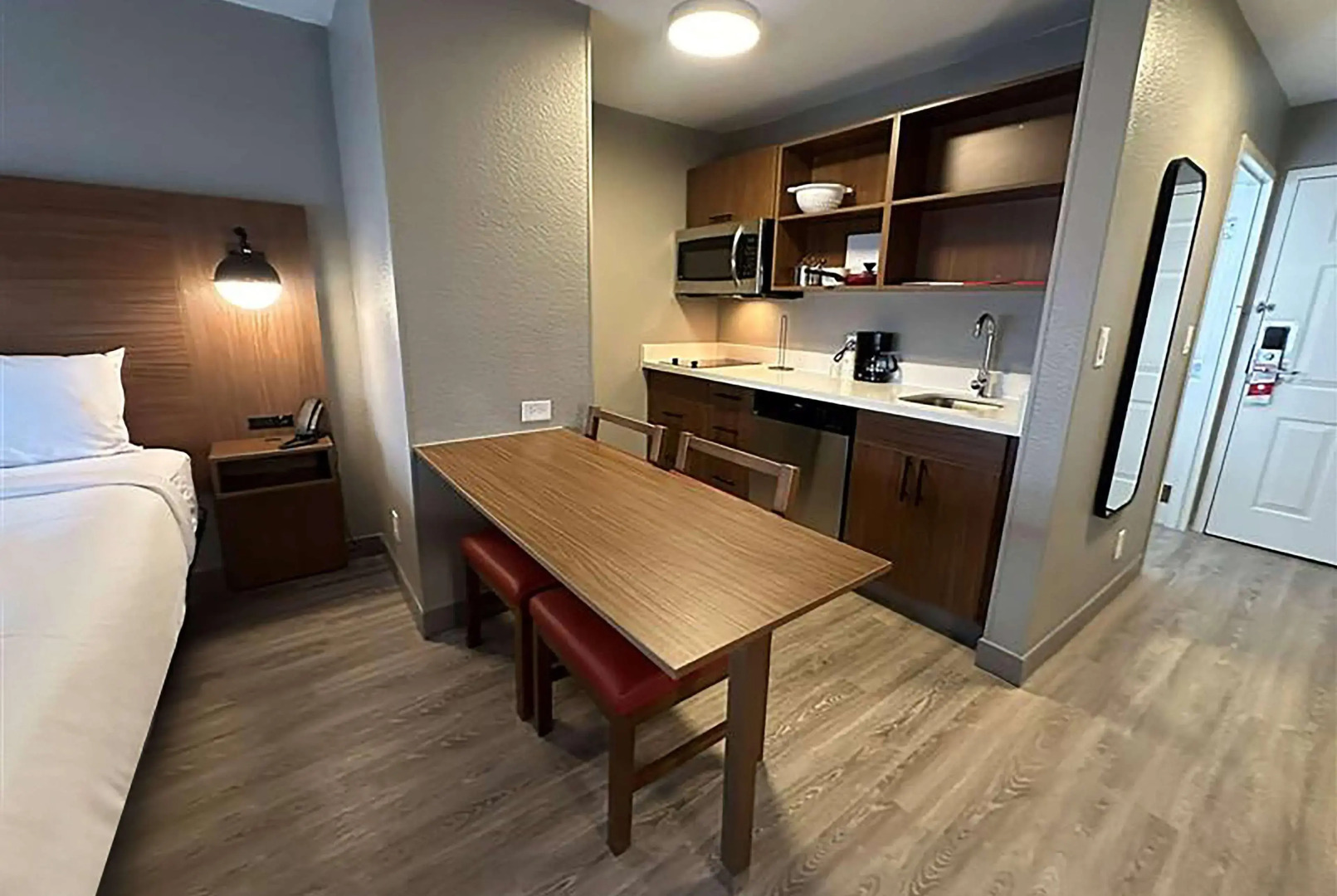 Hawthorn Extended Stay by Wyndham Bedford / Dallas