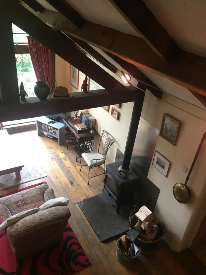 Little Pentre Barn with seasonal Swimming Pool