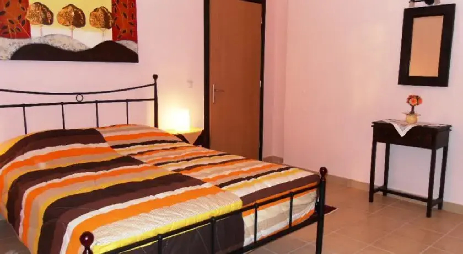 Omorfi Poli Apartment