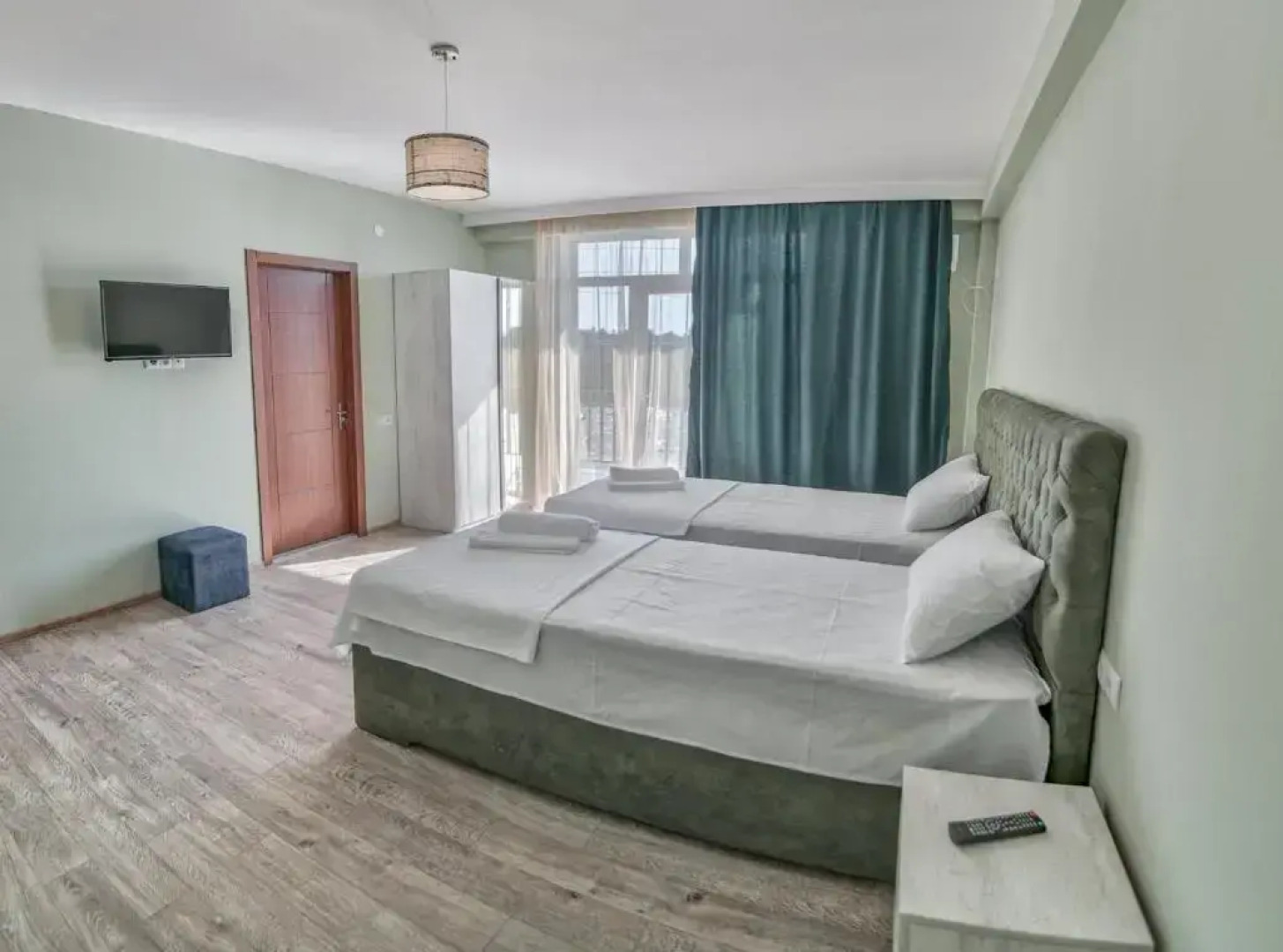 Four Seasons Riverside