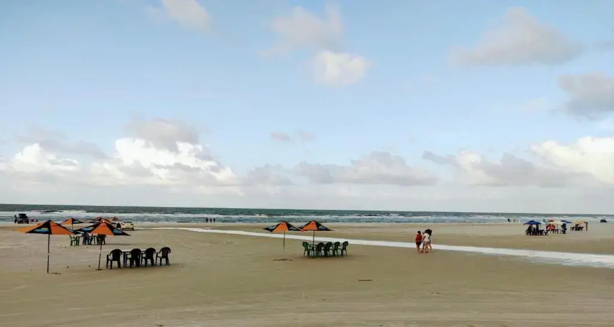 Casa com Piscina 50000 litros Área Gourmet 3 Suites no Destacado, Bairro mais Nobre de Salinas