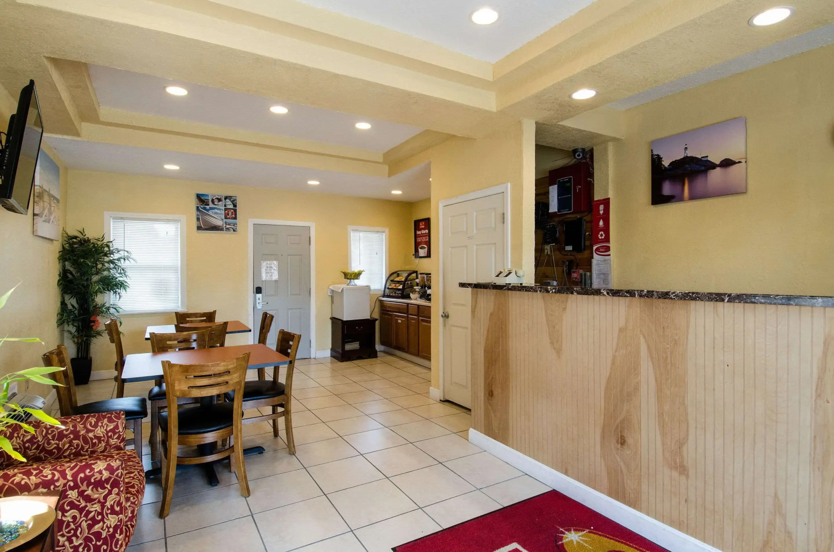 Econo Lodge by Choice - Cape Cod