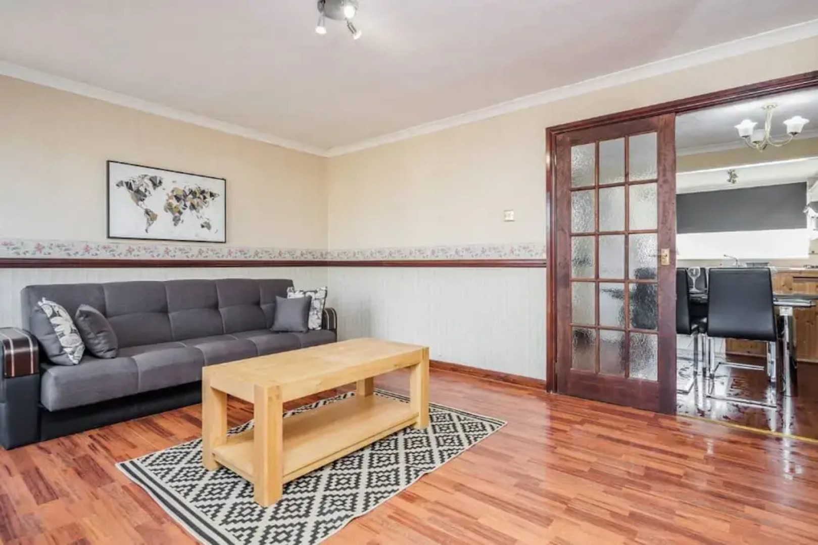 Cosy 3 Bedroom Home With Wifi, Parking & Garden