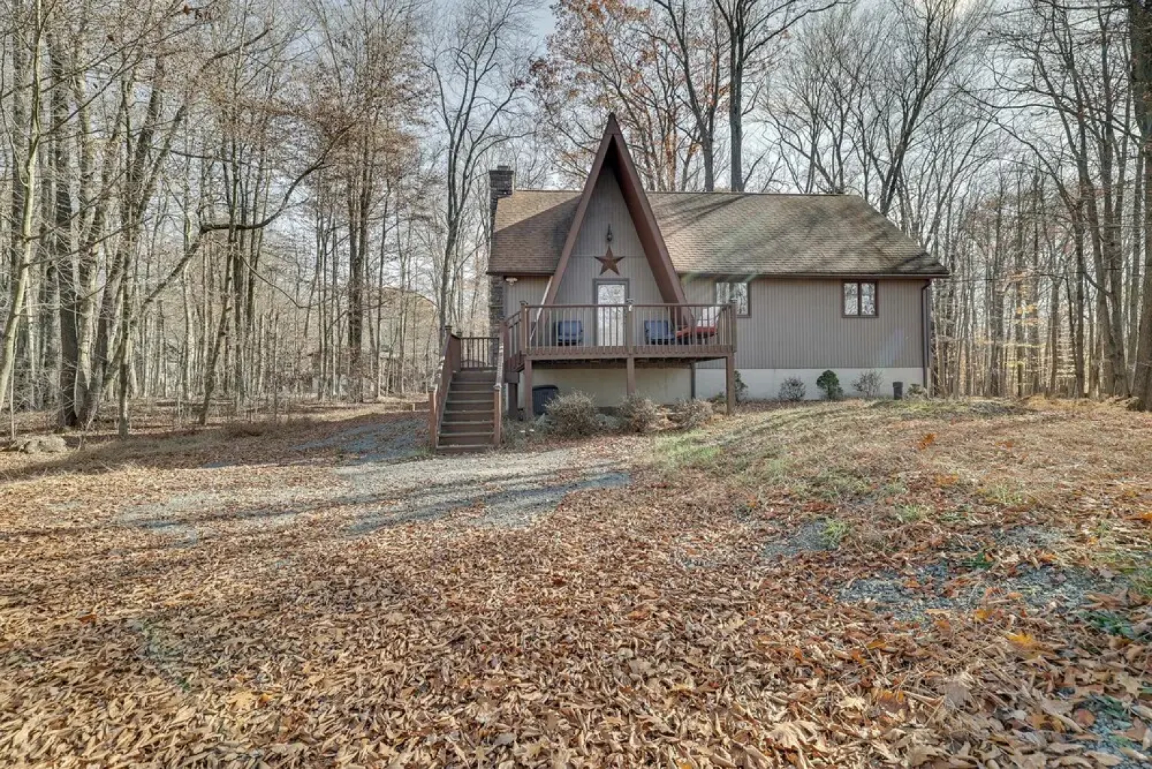 Peaceful Pocono Lake Cabin: Walk to Pine Lake!