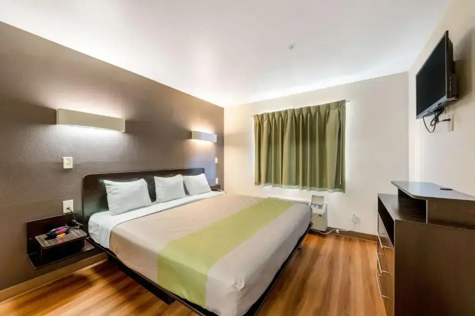 Super 8 by Wyndham Kenedy