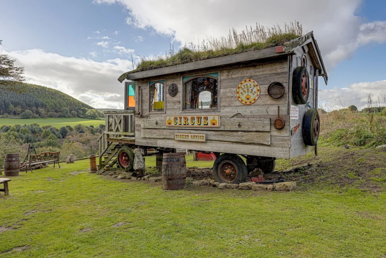 2 x Double Bed, Glamping Wagon in Dalby Forest