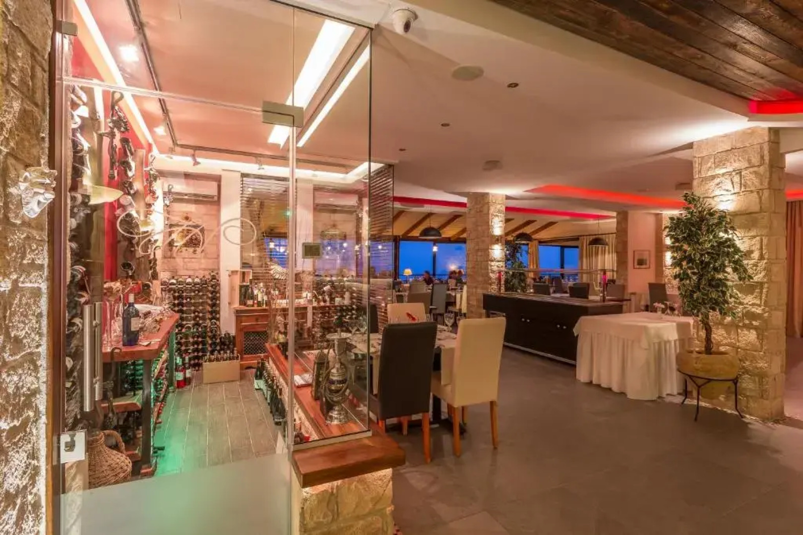 Hill View Restaurant & Apartments