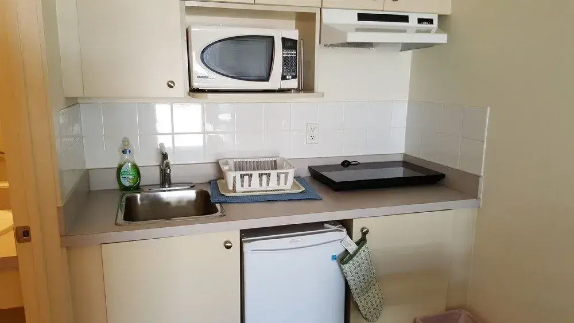 waintel studio-wainwright motel