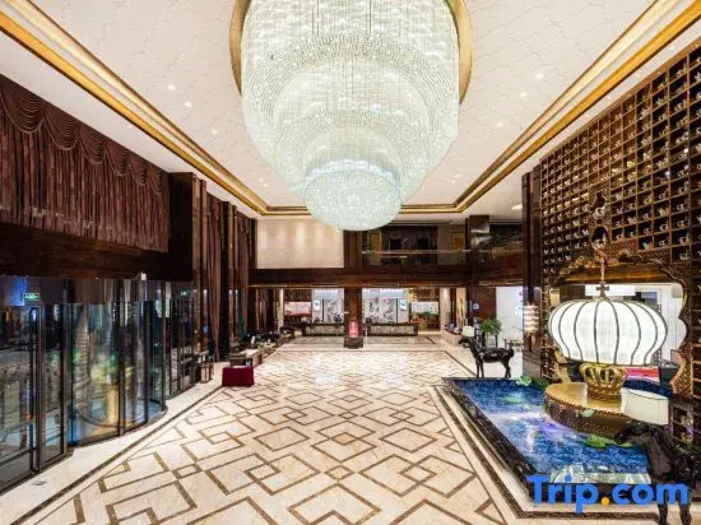 Chengkong Carrey International Hotel (Jingmen Railway Station Jingchu University of Technology)