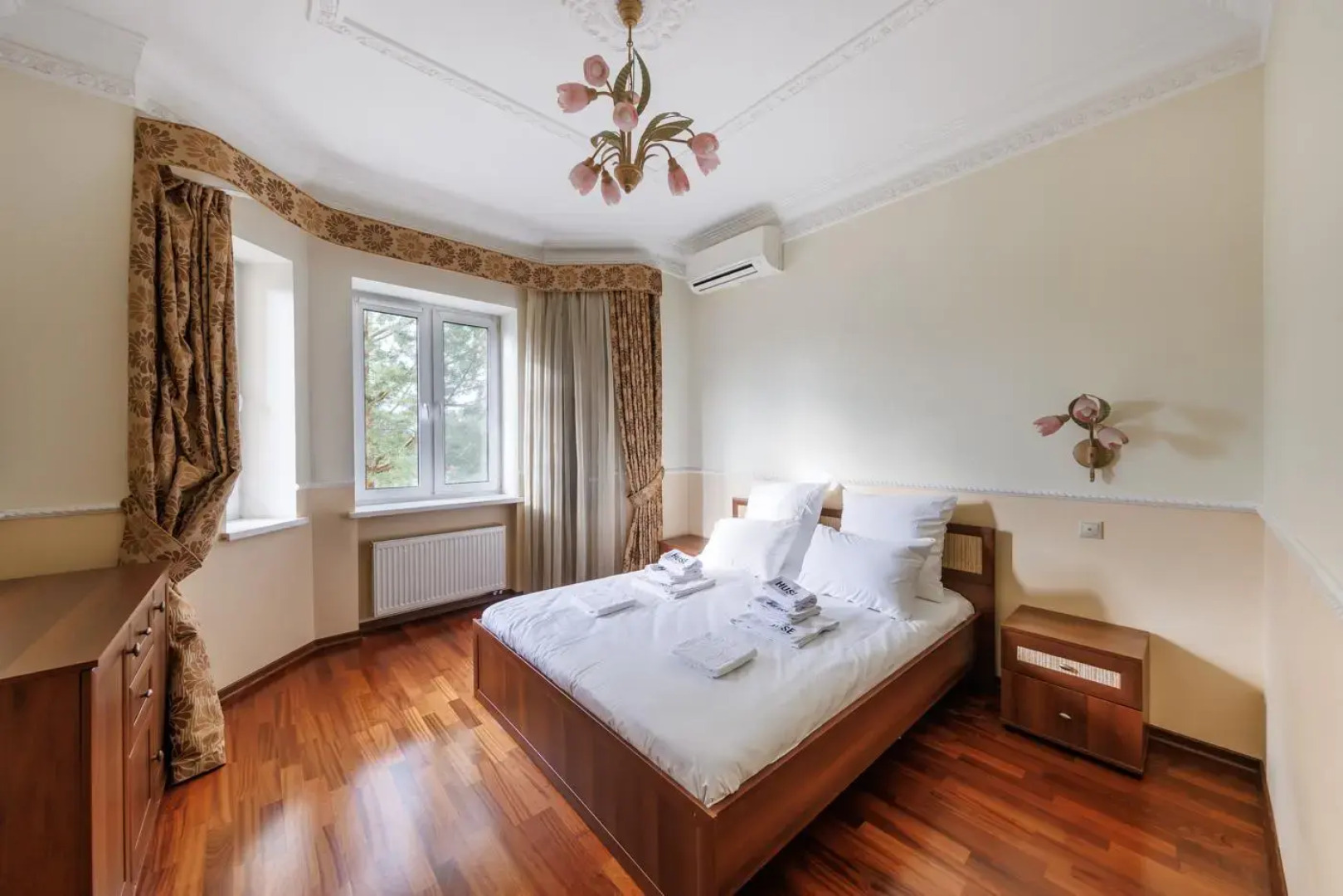 Коттедж с бассейном