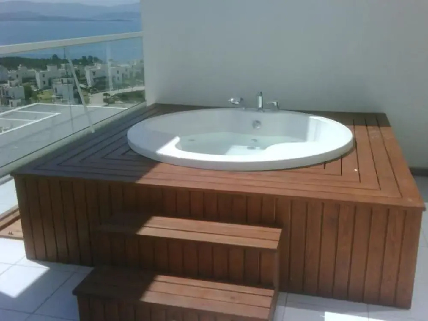 2 Bed Penthouse Apartment With Stunning Sea View