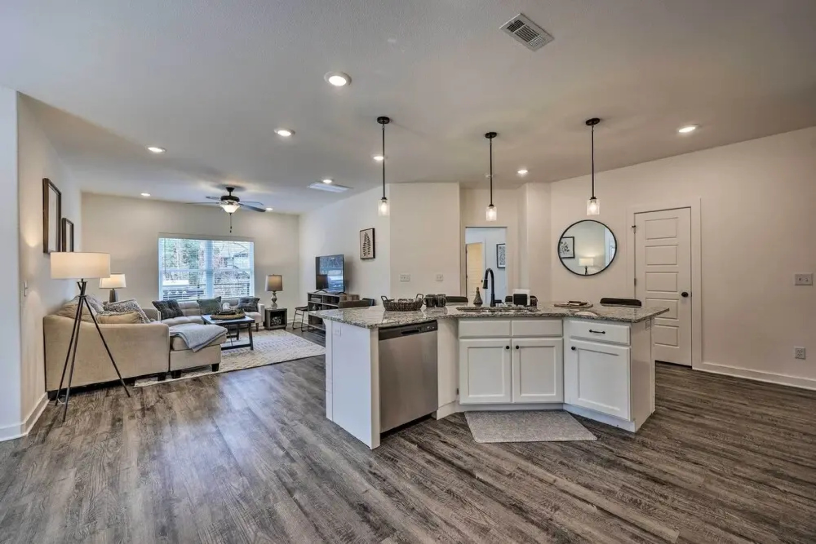 Newly Built Bella Vista Home Near Lakes