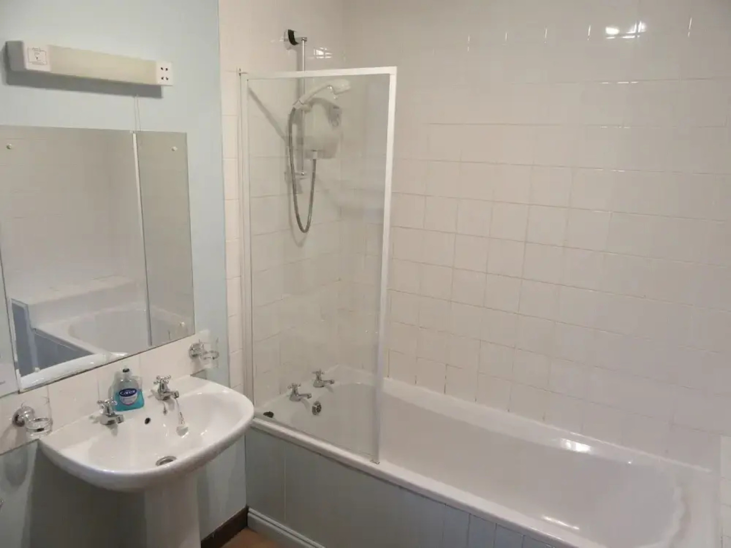 Kestrel, Longhouse Cottages