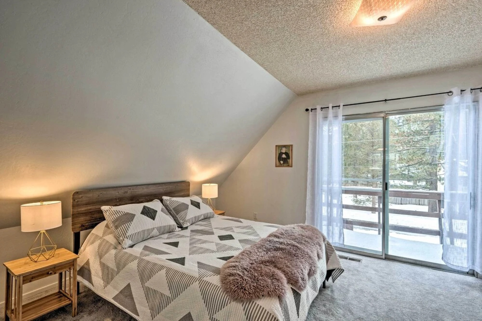 Peaceful & Upscale Ski Cabin: 11 Mi to Heavenly!