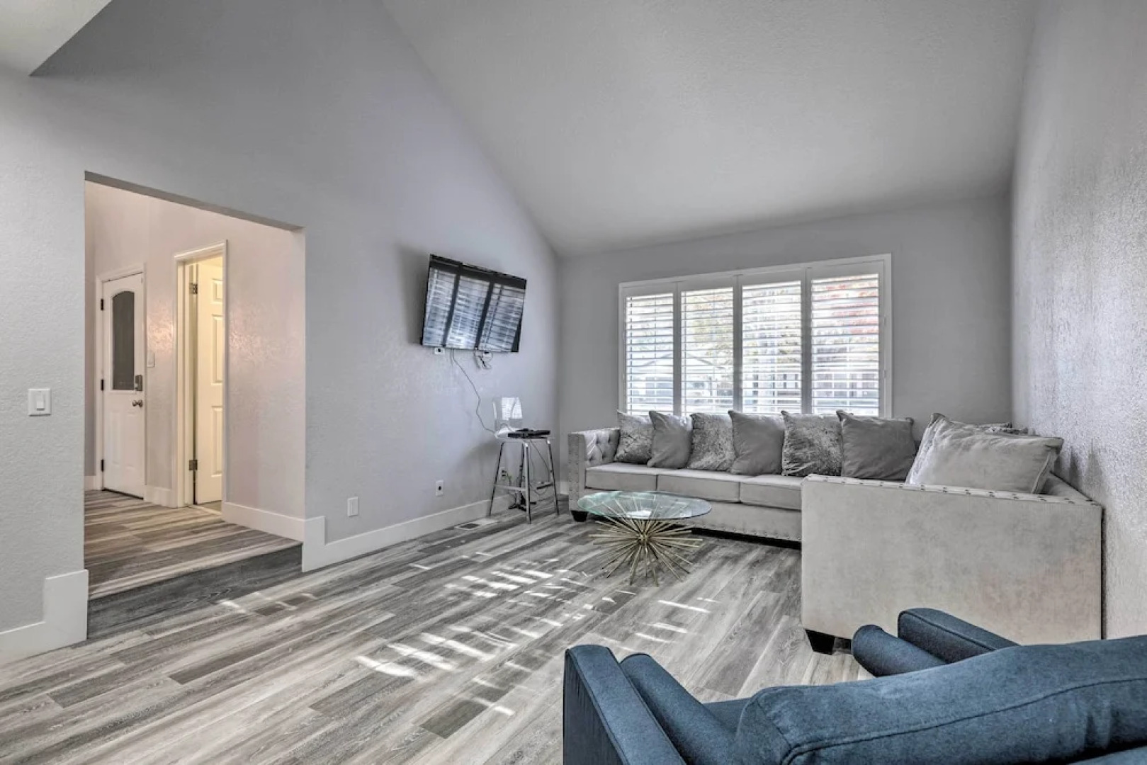 Modesto Home w/ Deck - 2 Mi to Vintage Faire Mall