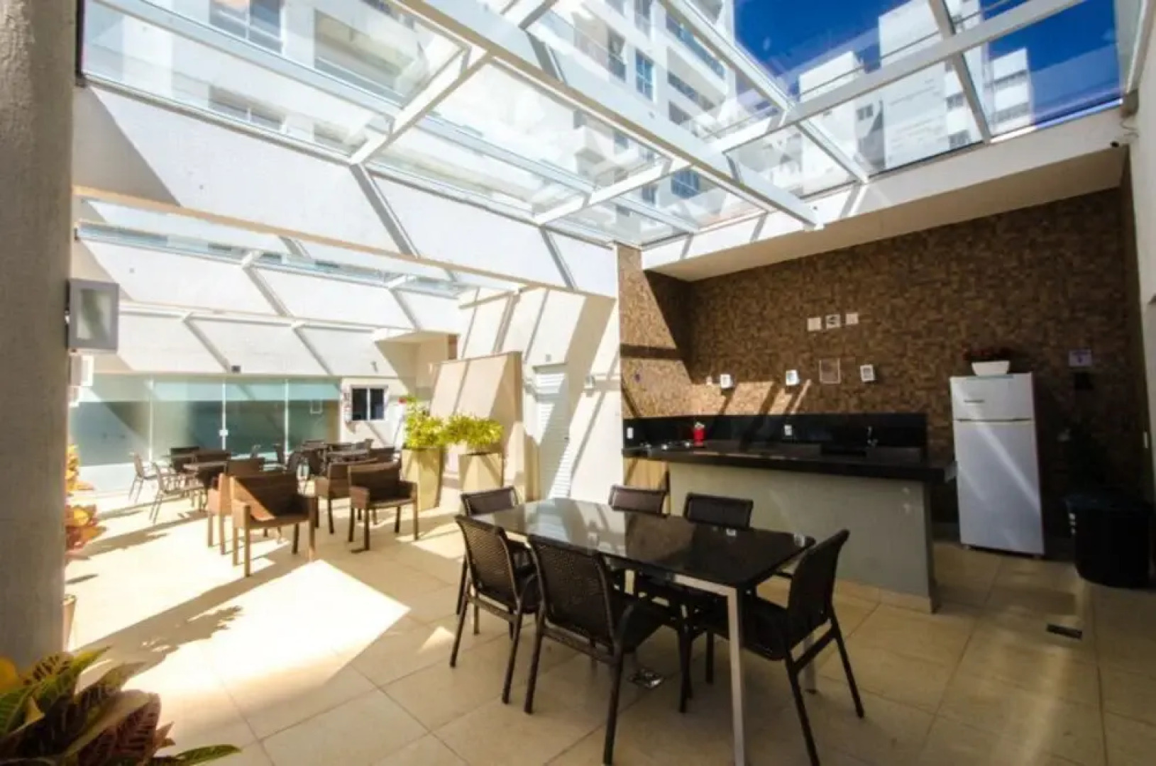 AV110 Completo e perto do metro