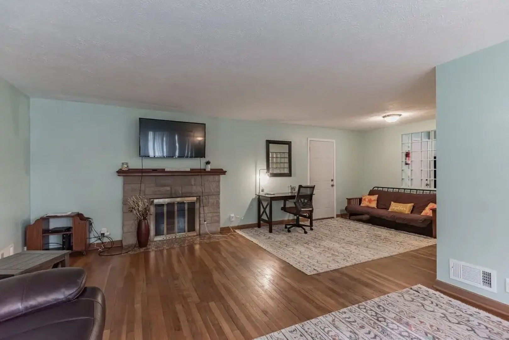 Quiet Comfy 2 Br Home In South Bend, Minutes From Notre Dame! Pet Friendly! 2 Bedroom Home by Redawning