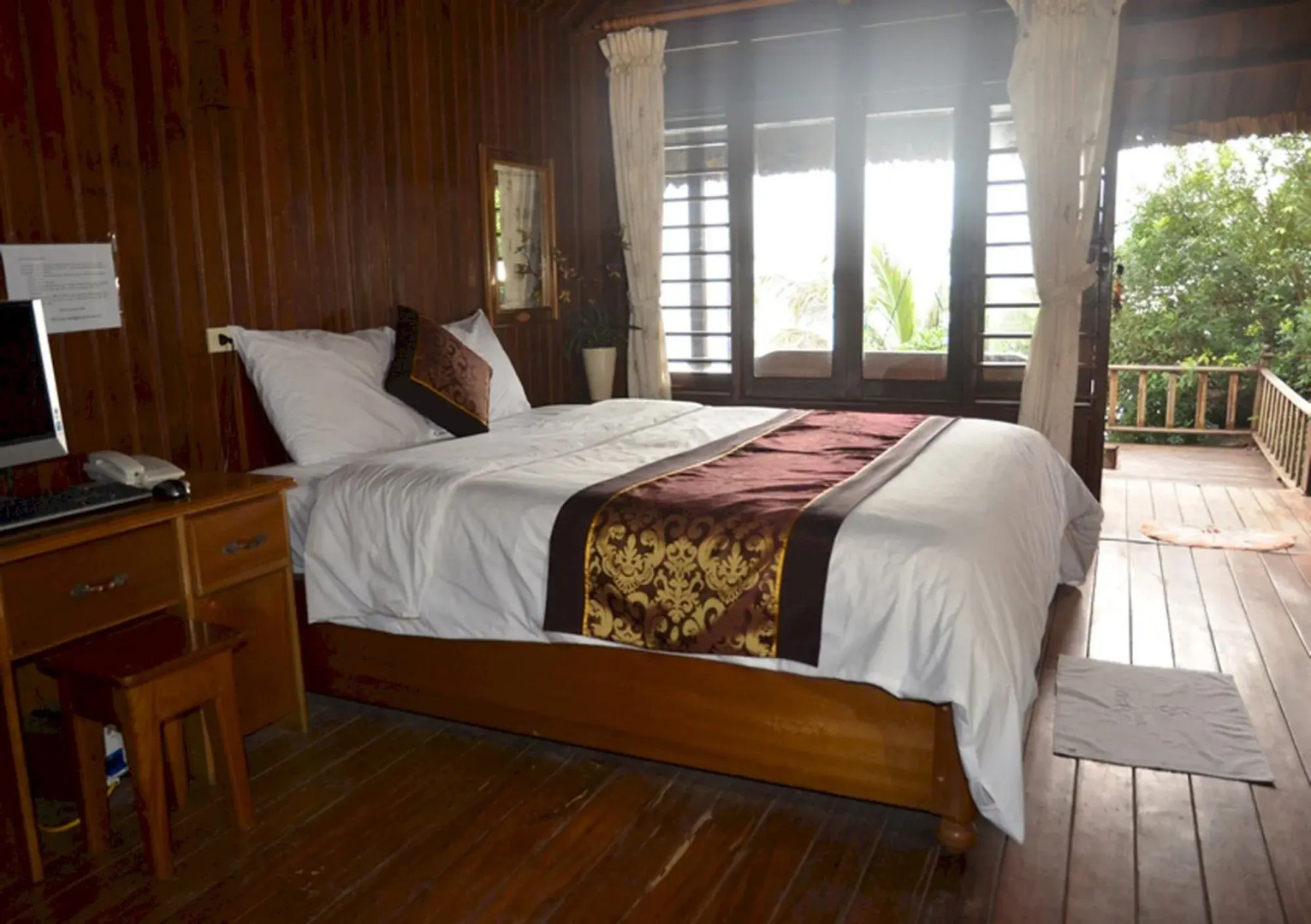 Monkey Island Resort