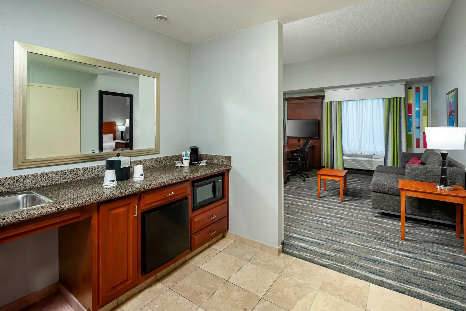 Hampton Inn & Suites Mobile I-65@ Airport Blvd