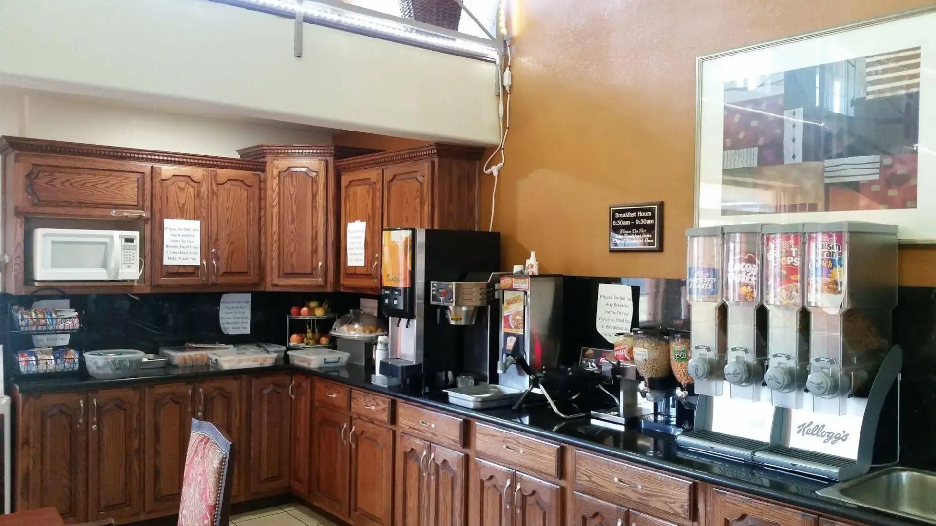 Red Carpet Inn & Suites