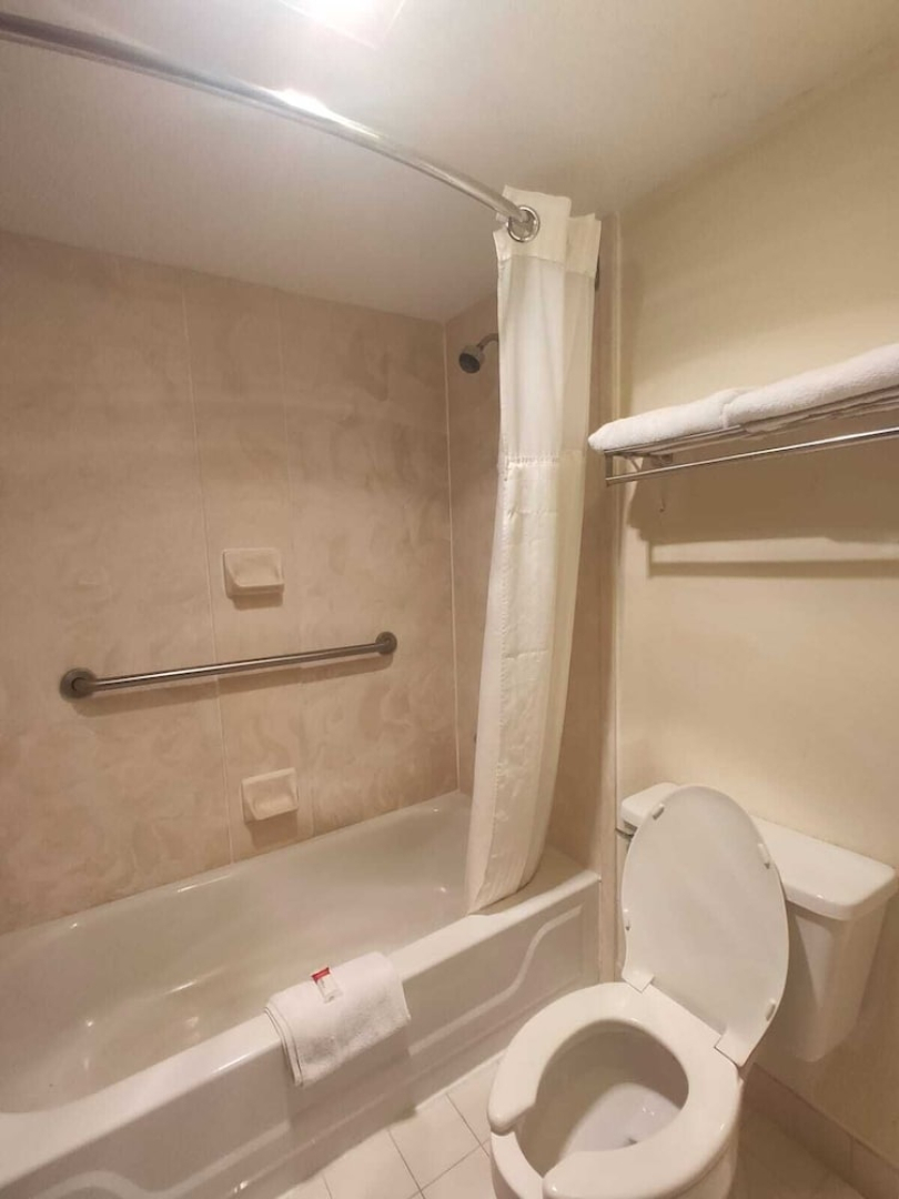 Travelodge by Wyndham Alachua