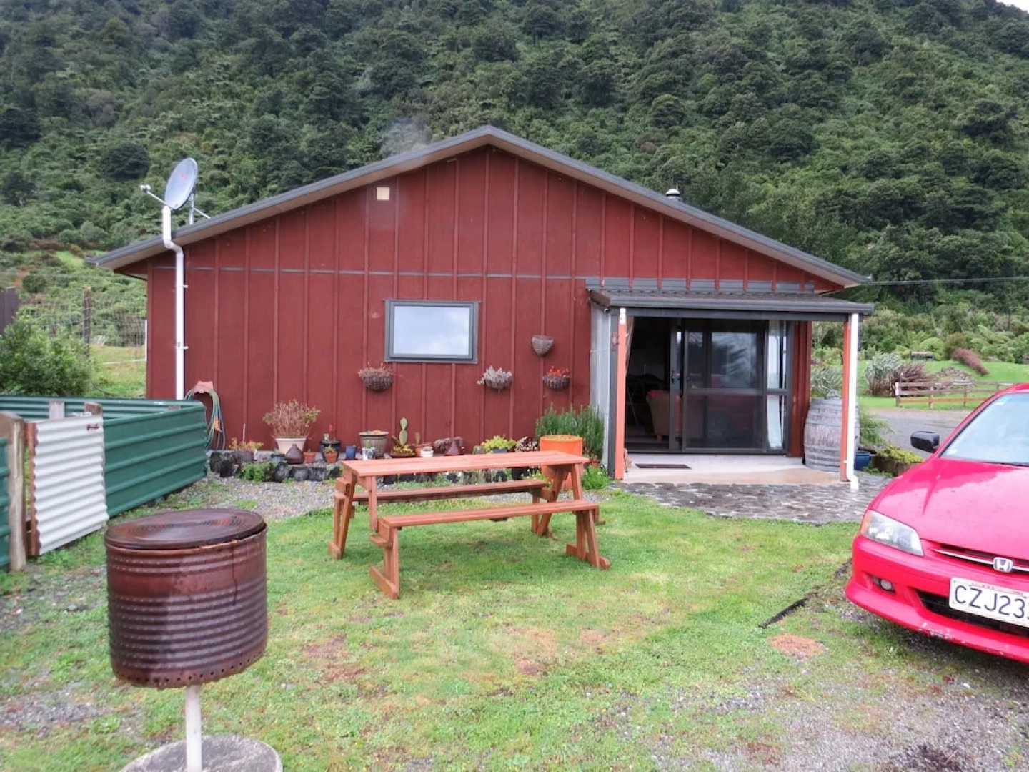 Koru Beach Cabin & B&B Homestay