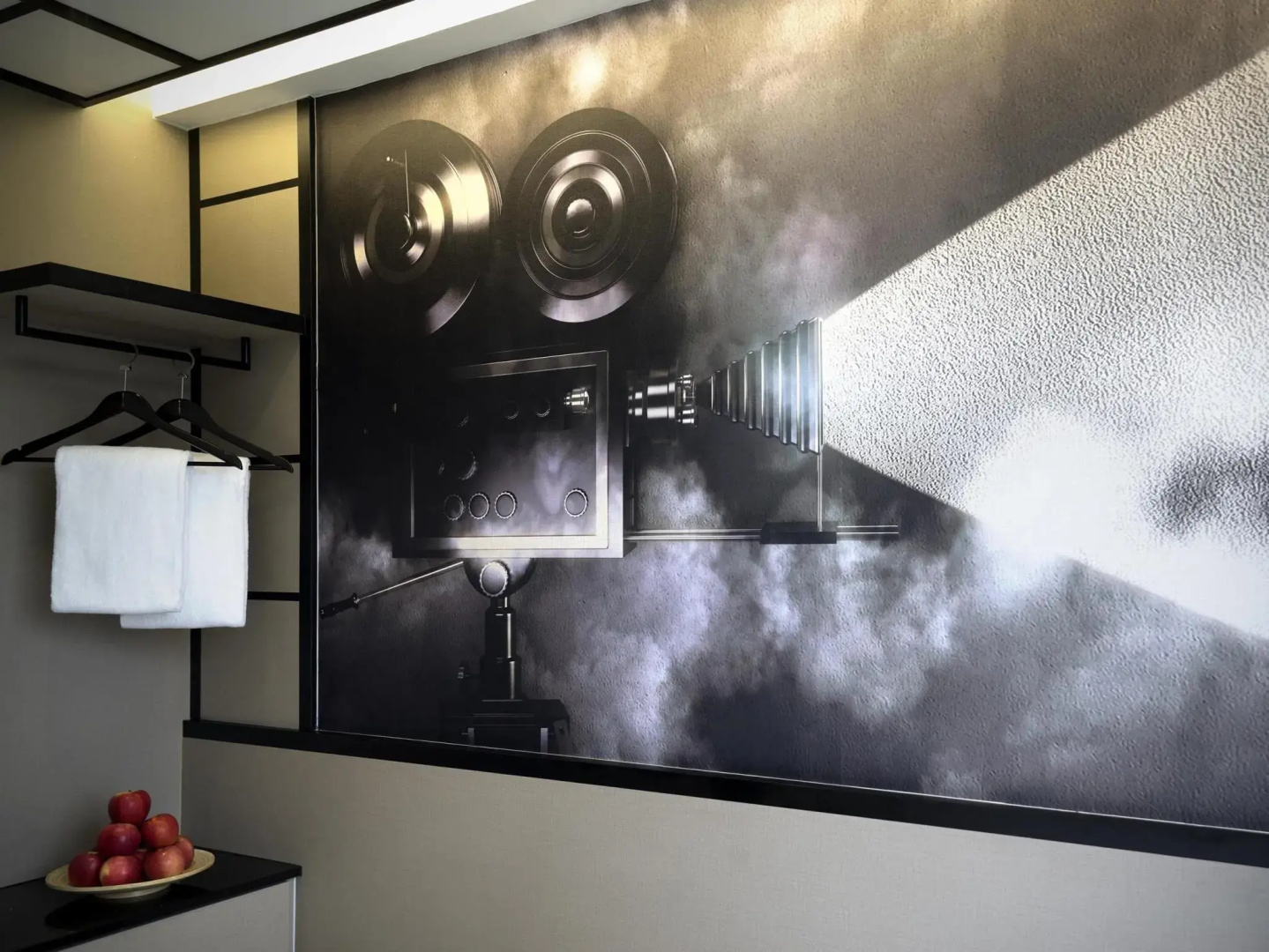 Hotel 81 Premier Hollywood