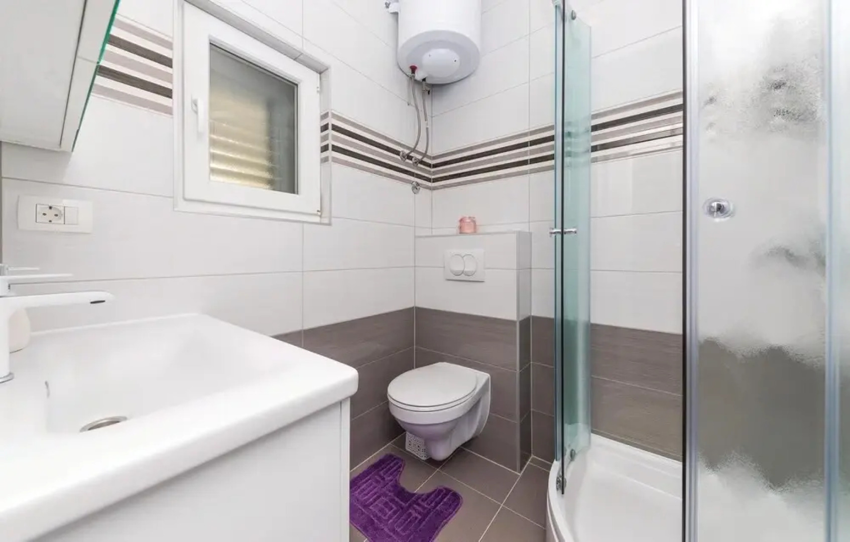 Beautiful Apartment in Kastel Stari With 4 Bedrooms, Wifi and Outdoor Swimming Pool