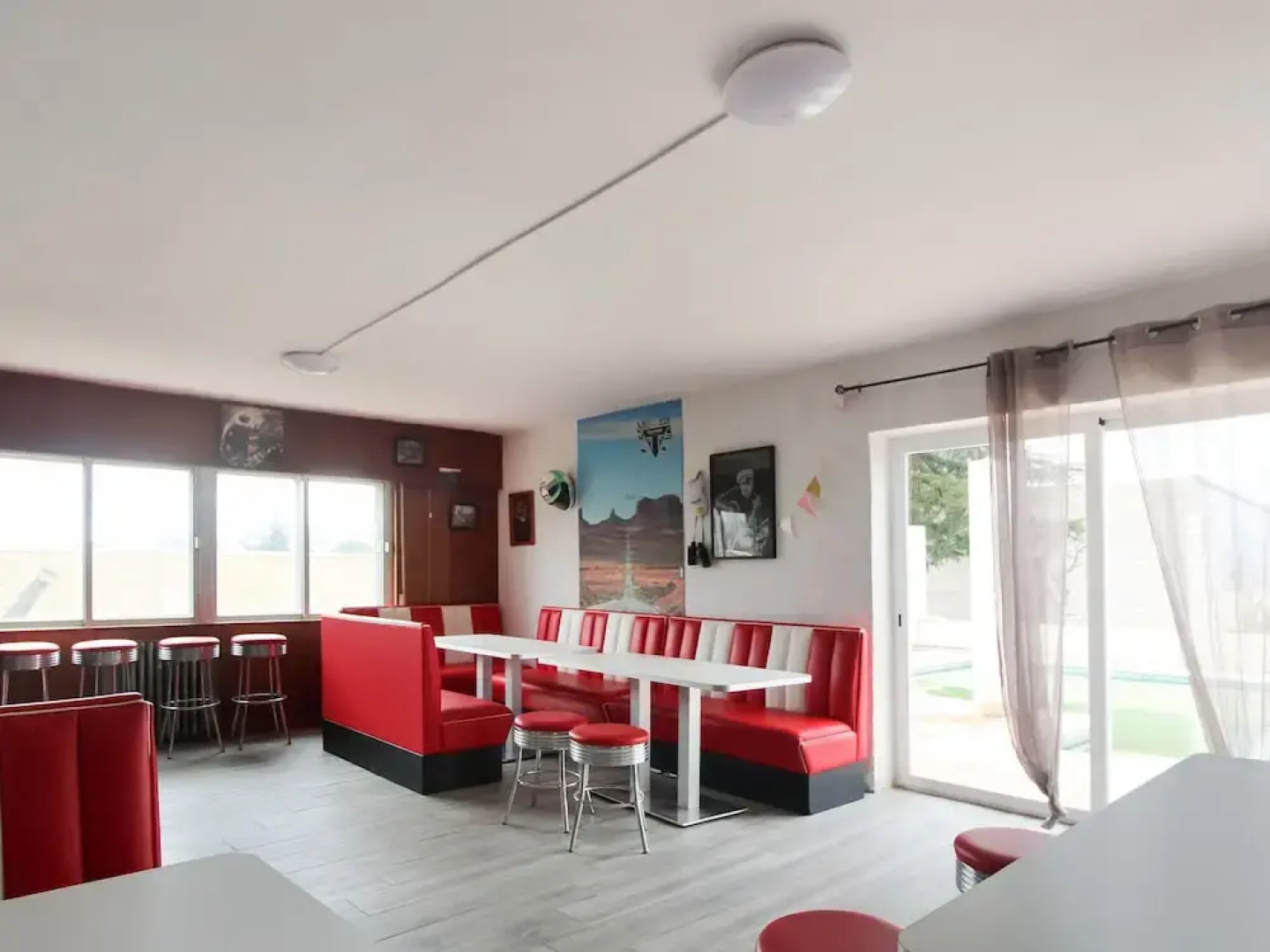 Lavish Villa in Villamuriel de Cerrato with Swimming Pool