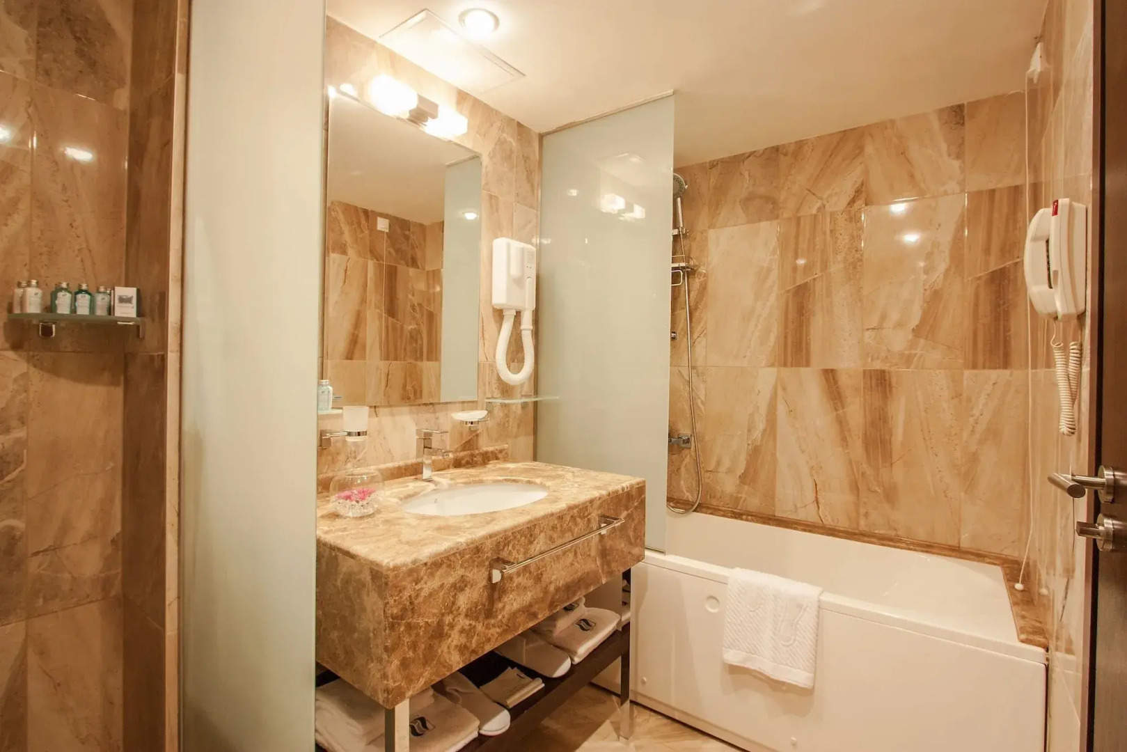 INTERNATIONAL Hotel Casino & Tower Suites