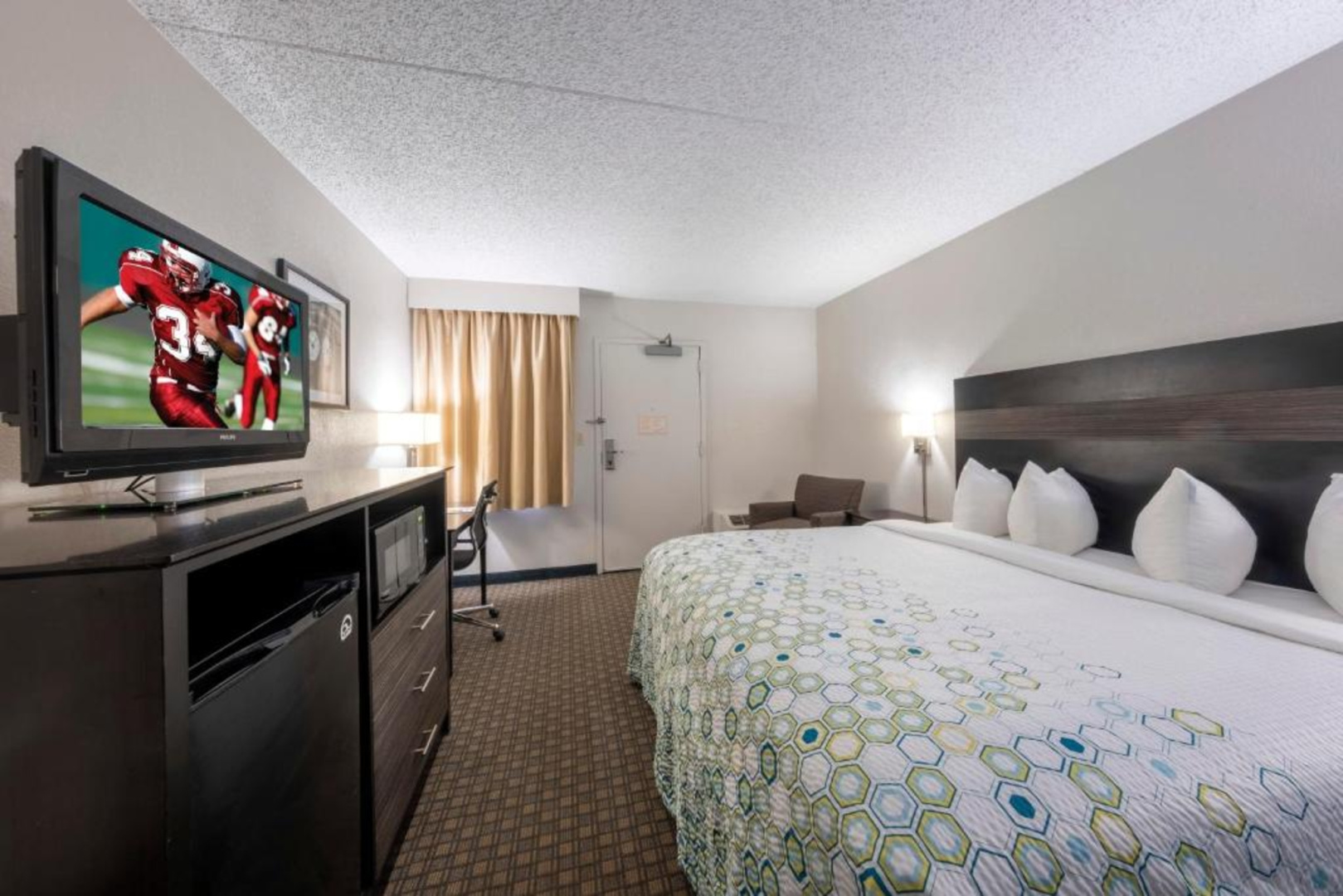 HomeTown Inn by Red Roof East Syracuse