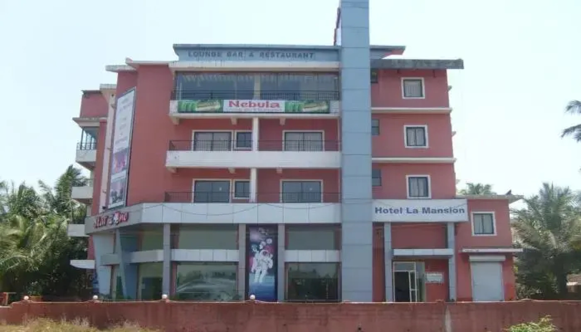 La Mansion by OYO Rooms