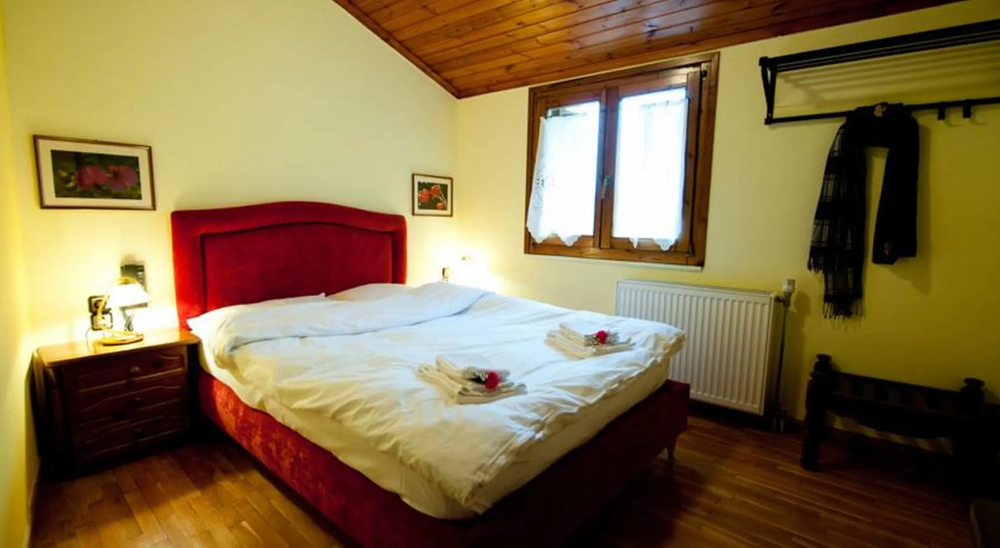 To Balcony tis Agorianis